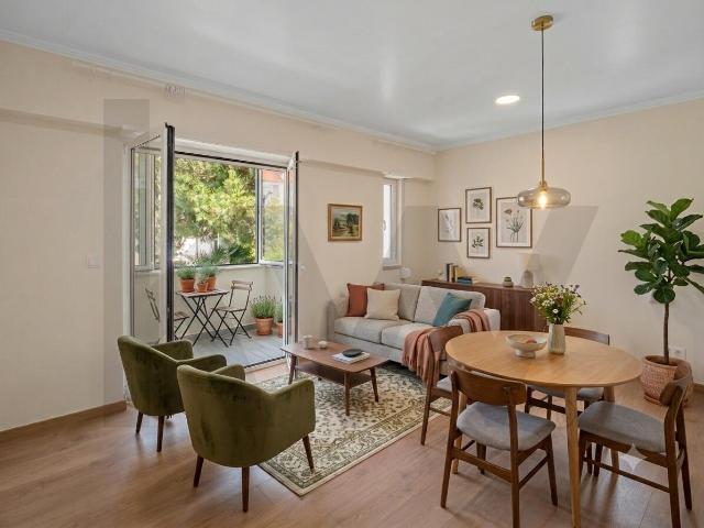 Modern and Bright T2 in the São João neighborhood in Carcavelos