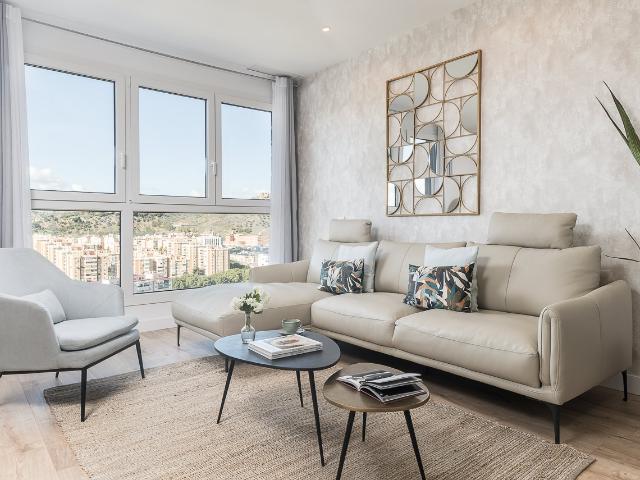 Modern and bright apartment with views