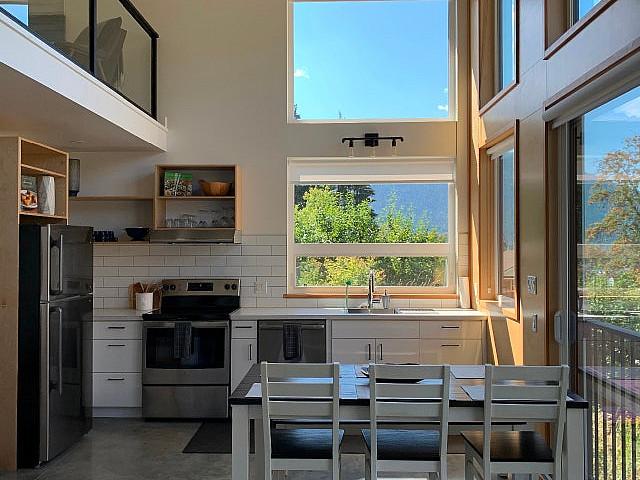 Modern And Bright Furnished 2 Bdrm Loft In Uphill