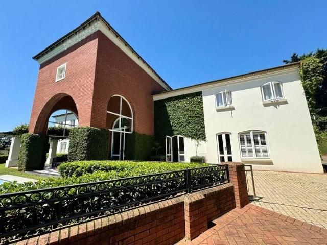 Modern and classic elegance in redlands estate