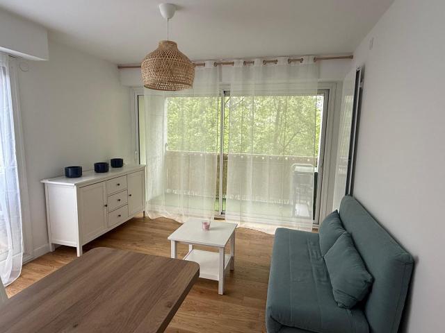 Modern and fully furnished flat with balcony near Bercy temporary lease, Paris Amsterdam Apartments for Rent