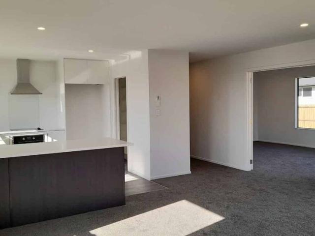 Modern and Stylish – Easy Care Living !