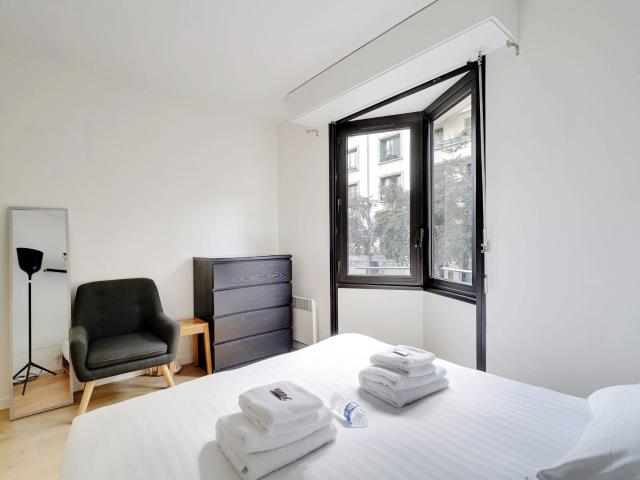 Modern and Spacious 1 Bedroom Apartment with Great Amenities in Boulogne Billancourt