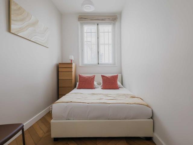 Modern a/c Apartment 4BR/8P Arc de Triomphe, Paris Amsterdam Apartments for Rent