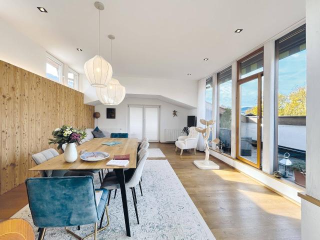 Modern alpine Dachterrassen Maisonette mit Panoramablick – traumhafte Sonnenuntergänge inklusive!