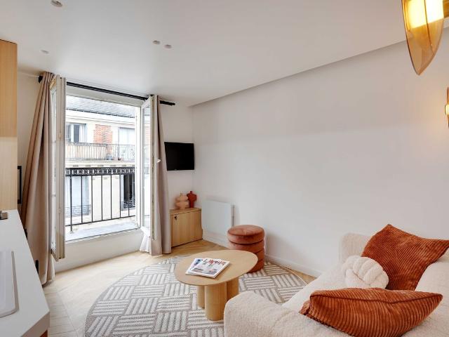 Modern apt with balcony 1BR/2P Saint Lazare, Paris Amsterdam Apartments for Rent