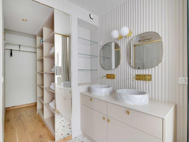 Modern apt 1CH/2P with balcony Champs Élysées, Paris Amsterdam Apartments for Rent