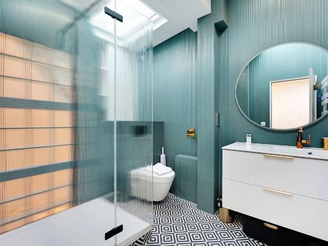 Modern apartment Buttes Chaumont, Paris Amsterdam Apartments for Rent