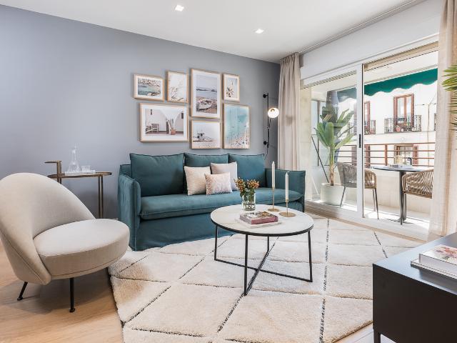 Modern apartment in a stately building in the Trafalgar neighborhood