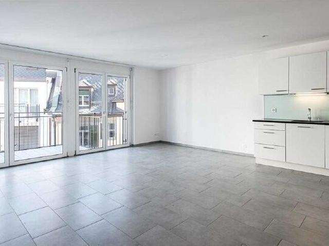 Modern apartment right next to the Oerlikon train station!