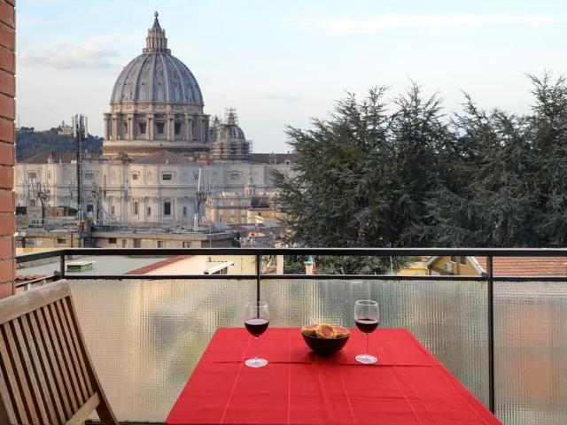 Modern apartment with 3 balconies St Peter’s view Cribmed