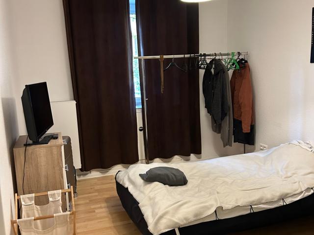 Modern apartment with balcony in a central location to the city center and train station, close to the shopping area and cozy bars