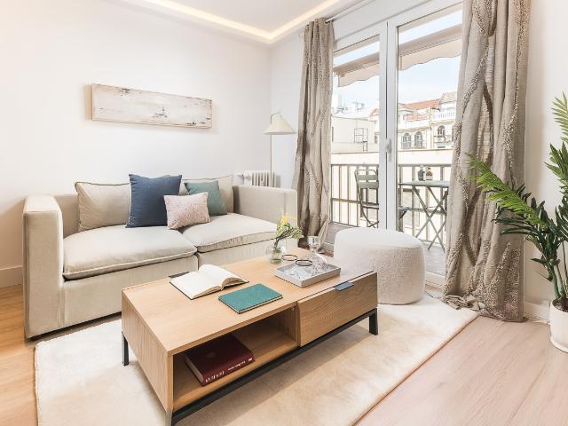 Modern apartment with exterior balcony in Argüelles