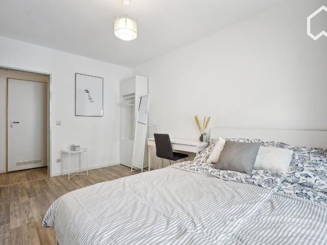 Modern apartment with Netflix & home cinema in Dresden, Dresden Amsterdam Apartments for Rent