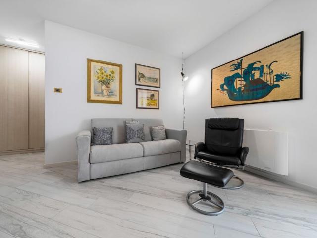 Modern Apartment with Terrace near Bologna Fair, Bologna Amsterdam Apartments for Rent
