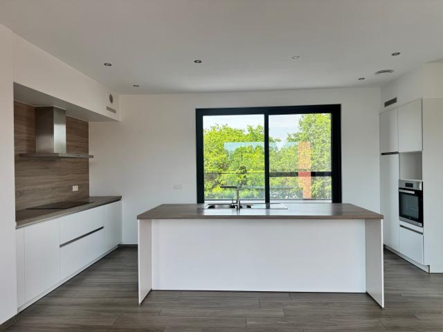 Modern appartement met 2 slaapkamers en 2 autostaanplaatsen