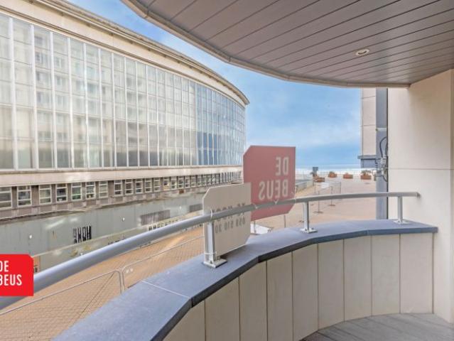 Modern appartement met 2 slaapkamers en lateraal zeezicht.
