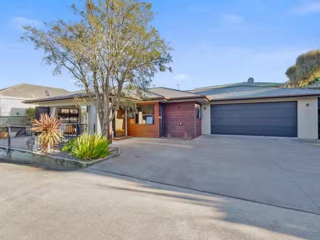 MODERN APPEAL, LOCATION CONVENIENCE First National Real Estate