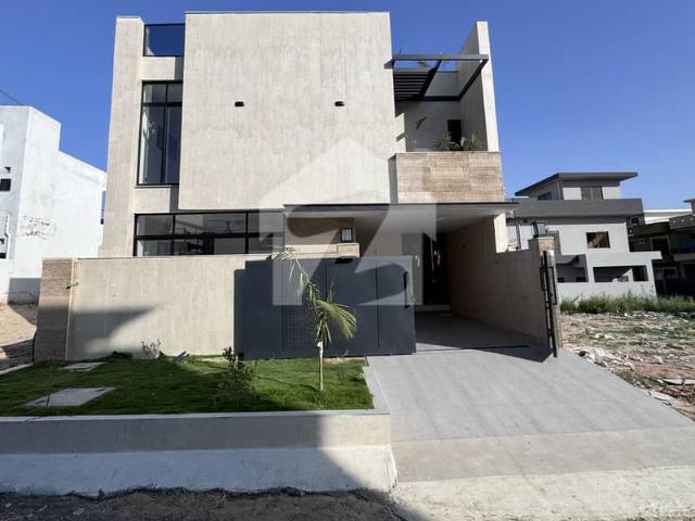 Modern Architectural Masterpiece: 8 Marla Designer House With Full Basement