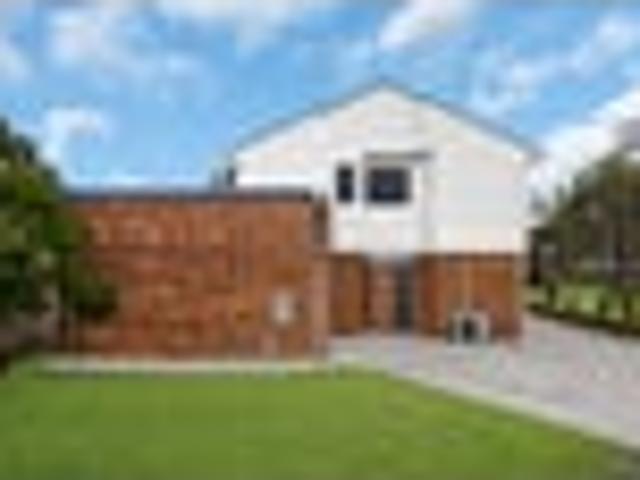 Modern Brick & Weatherboard Home Must Be Sold