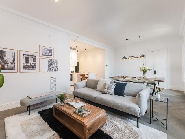 Modern & Bright apartment in Eixample