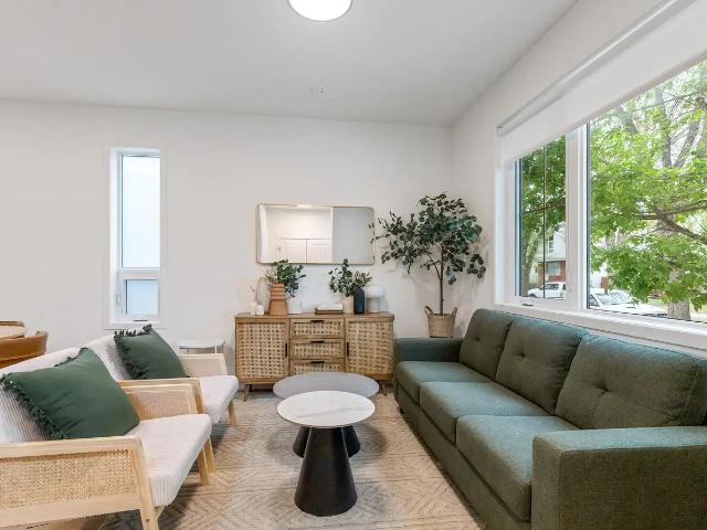 Modern Bright Infill 3 Bed Main Floor – Walkable, Bright, and Family Friendly!
