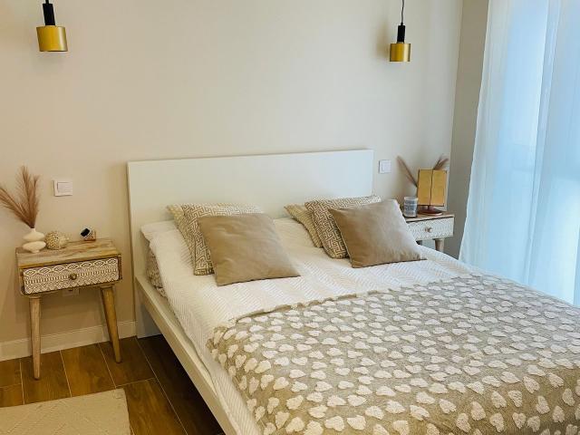 Modern, bright, 1 bedroom apmt Pueblo Nuevo, metro nearby, Madrid Amsterdam Apartments for Rent