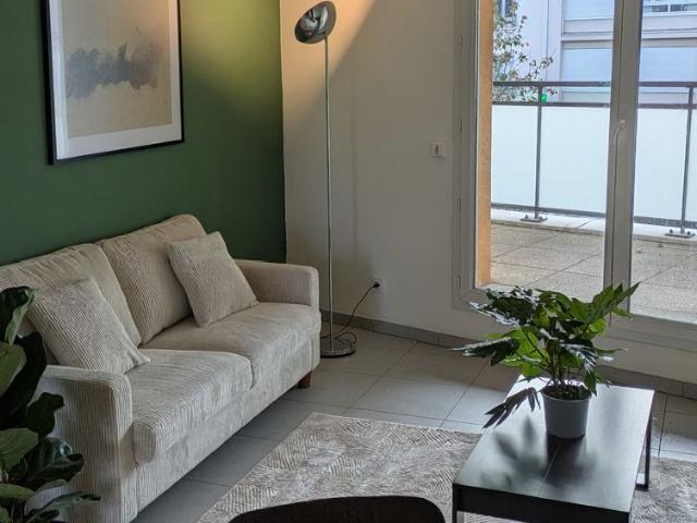 Modern & Bright 2 Bedroom