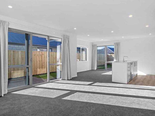 Modern build in Ravenswood!