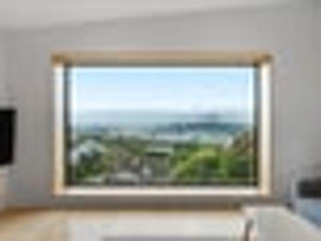 MODERN BUILD. STUNNING VIEWS. CLEVER DESIGN