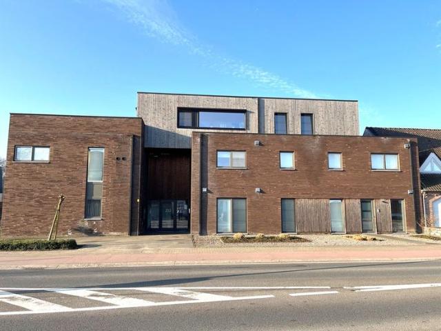 Modern gelijkvloers appartement met terras en tuintje in.