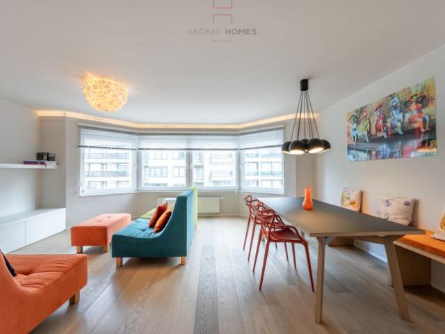 Modern gerenoveerd en ruim appartement in het gezellig ce.