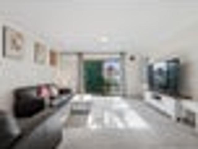 Modern Glen Eden Starter in Green Bay High Zone!