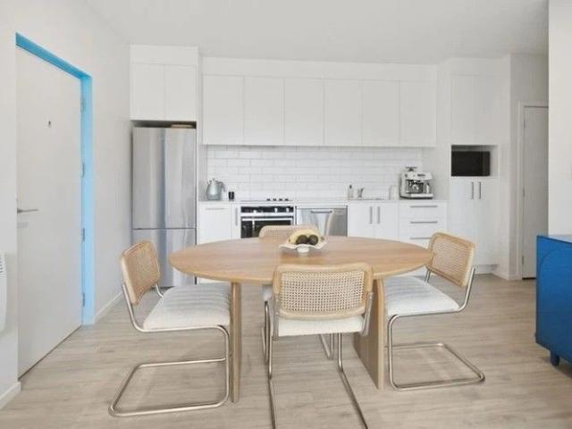 Modern ground floor apartment with outdoor living in Point England!