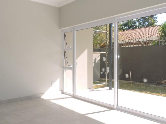 Modern ground floor 2 Bedroom apartment with garden in Brooklyn