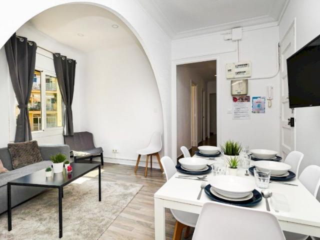 Modern double room in Calle Valencia, Barcelona city centre