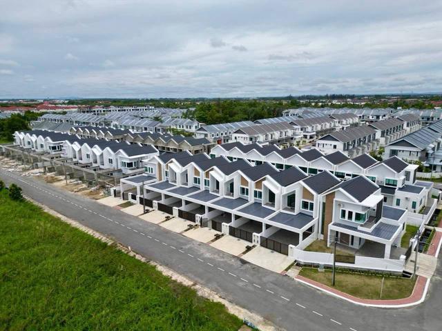 Modern Double Storey Terrace House for Sale at IL Lago Miri