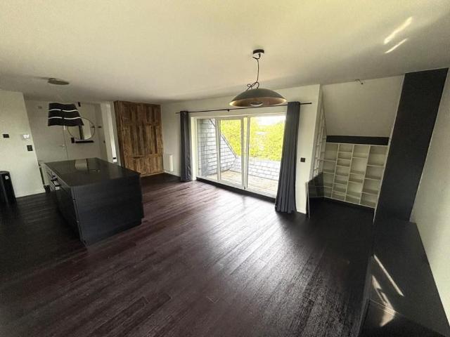 Modern dakappartement met terras en private garagebox gelegen nabij het centrum van Ninove!