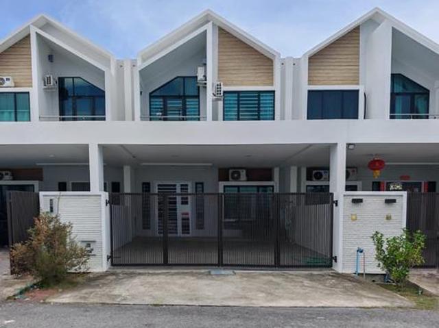Modern Design Double Storey Terrace Intermediate at Il Lago Senadin