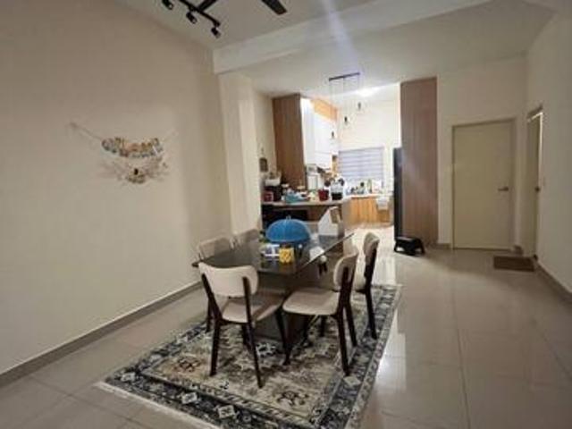 Modern design fully furnish unit near to ERL Salak Tinggi