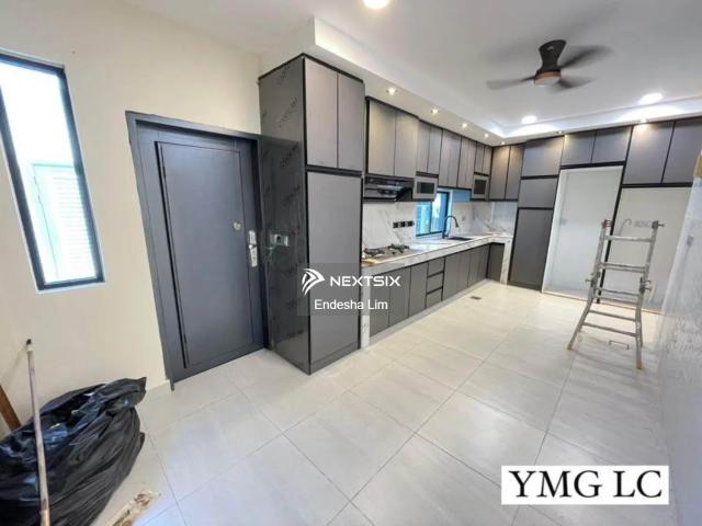 Modern design semi d, resort style, newly renovated @ furnished unit, view to offer