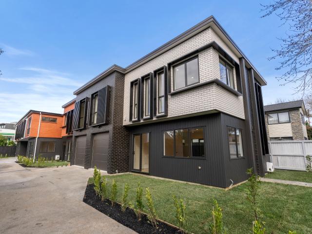 Modern Designer Townhouse in Double Grammar Zone