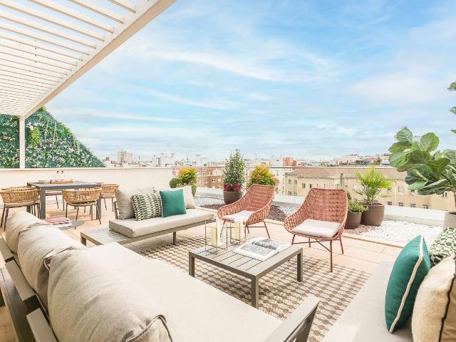 Modern duplex penthouse with terrace in Chamberí