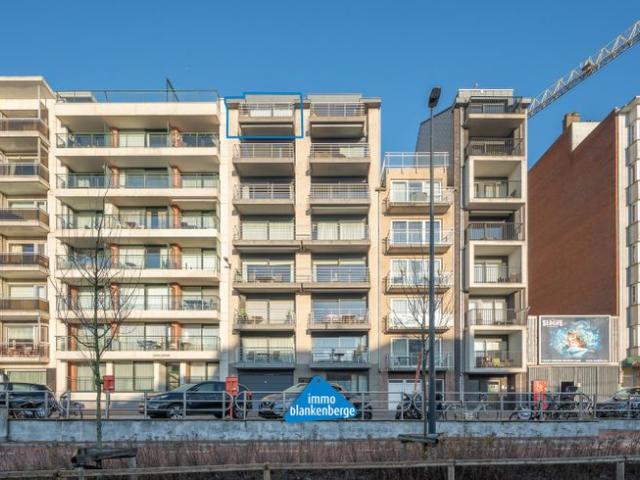 Modern duplexappartement met adembenemende zichten nabij.
