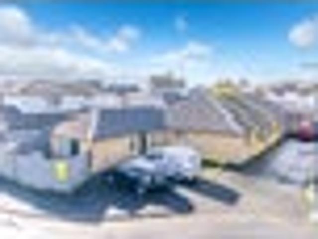 Modern, Easy Care Living in Prime Hamilton East