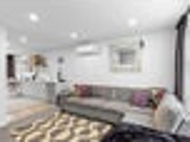 Modern, Easy Living with Parkside Appeal!