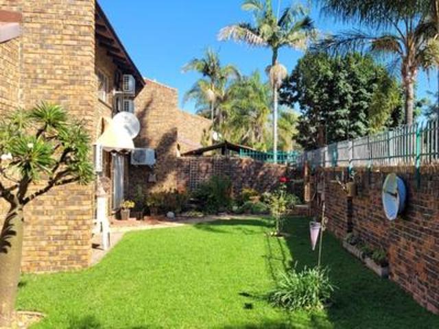 modern, eco friendly 4 bedroom townh.