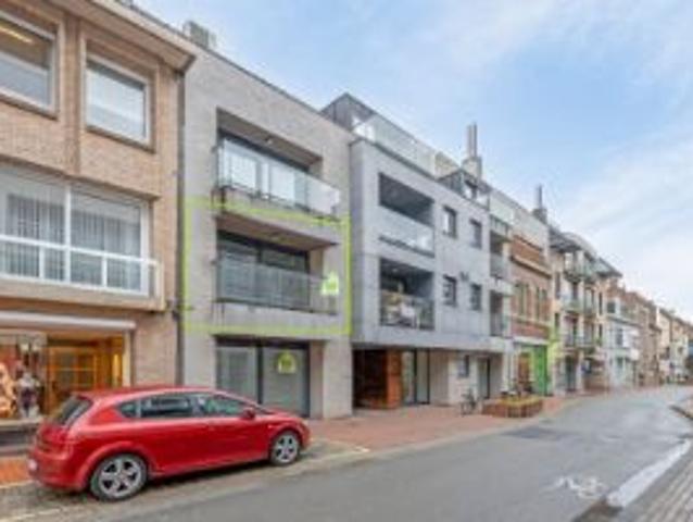 Modern éénslaapkamerappartement met twee terrassen in het.