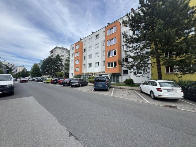 Modern eingerichtete 2 Zi Wohnung mit Balkon
