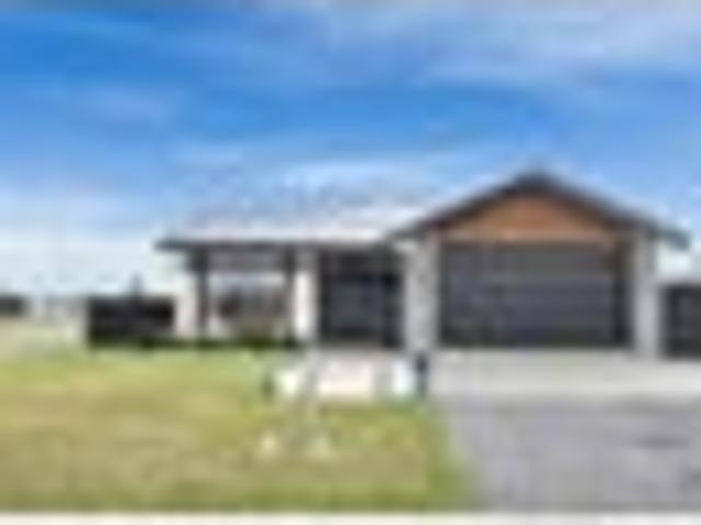 Modern Elegance on a Generous Family Section